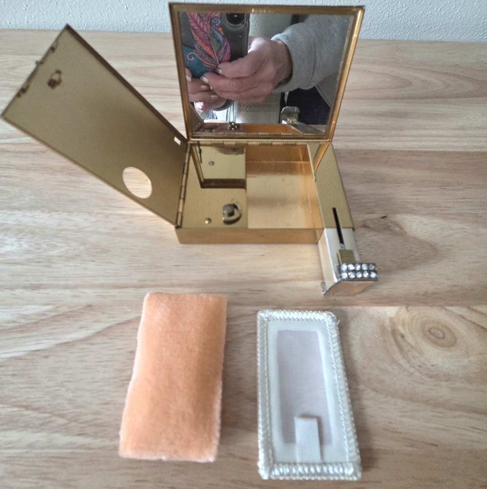 Vintage Volupte Musical Lip-Lock Compact - Picture 7 of 10